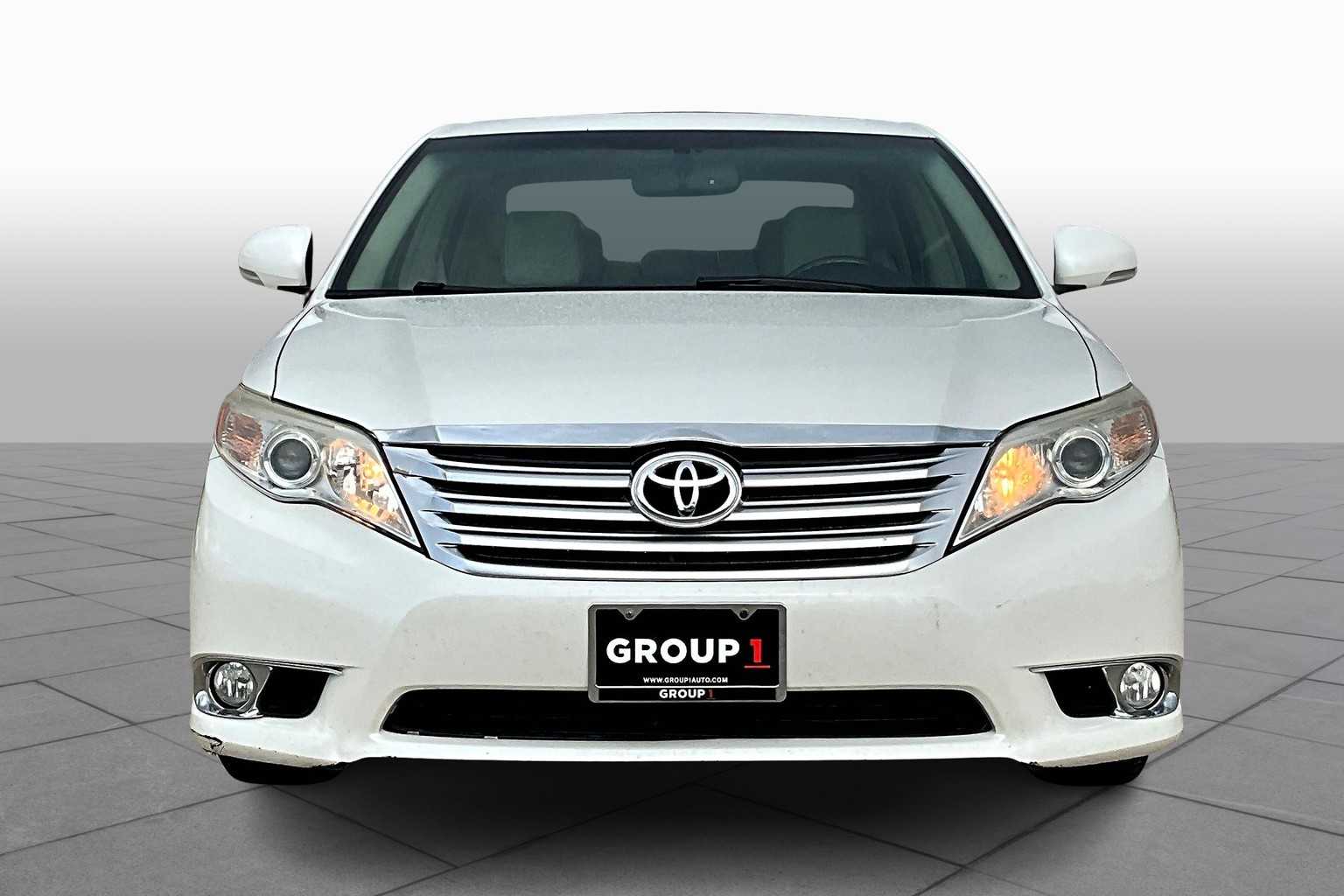 2011 Toyota Avalon Limited photo 3