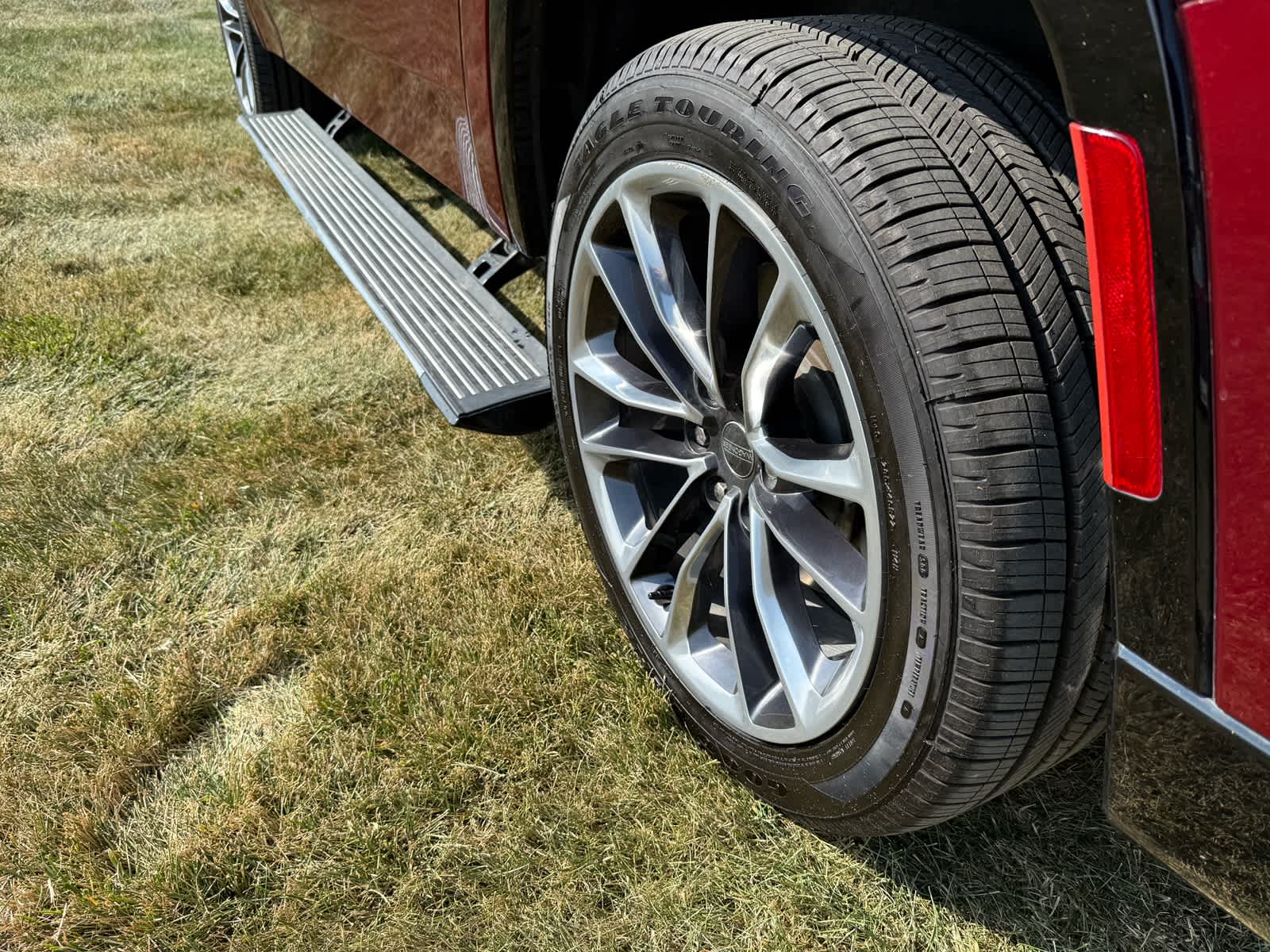 2024 Jeep Wagoneer L Series III photo 9