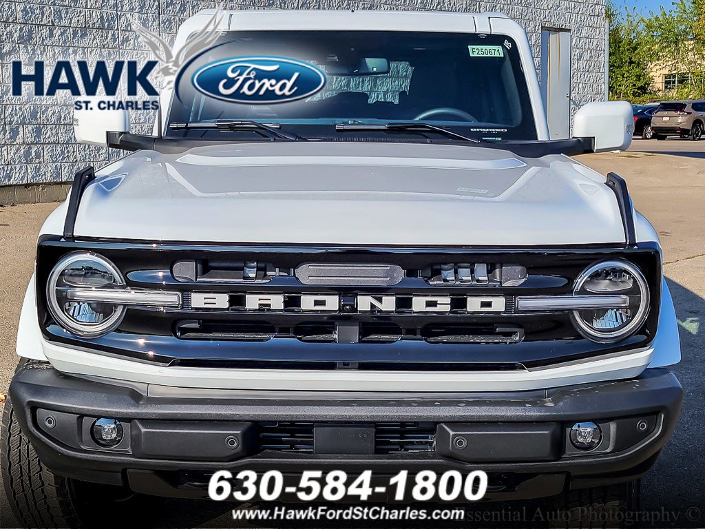 2025 Ford Bronco Outer Banks photo 3