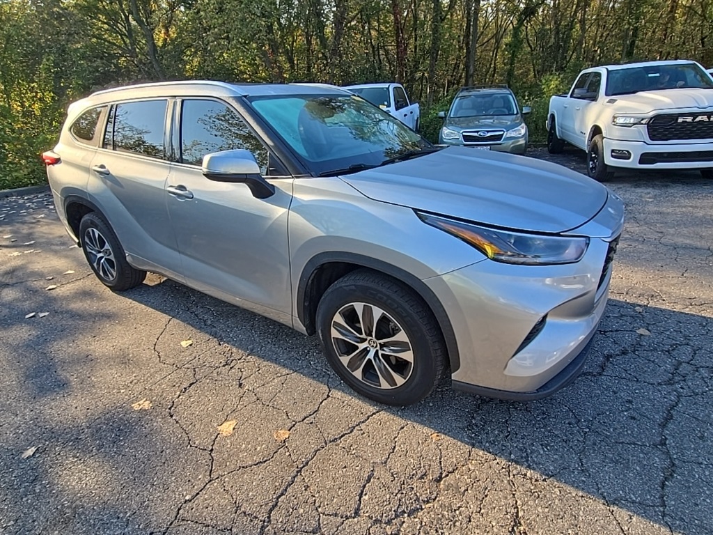 2021 Toyota Highlander XLE photo 9