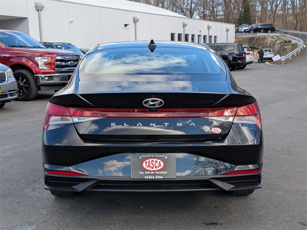 2023 Hyundai Elantra SEL photo 4