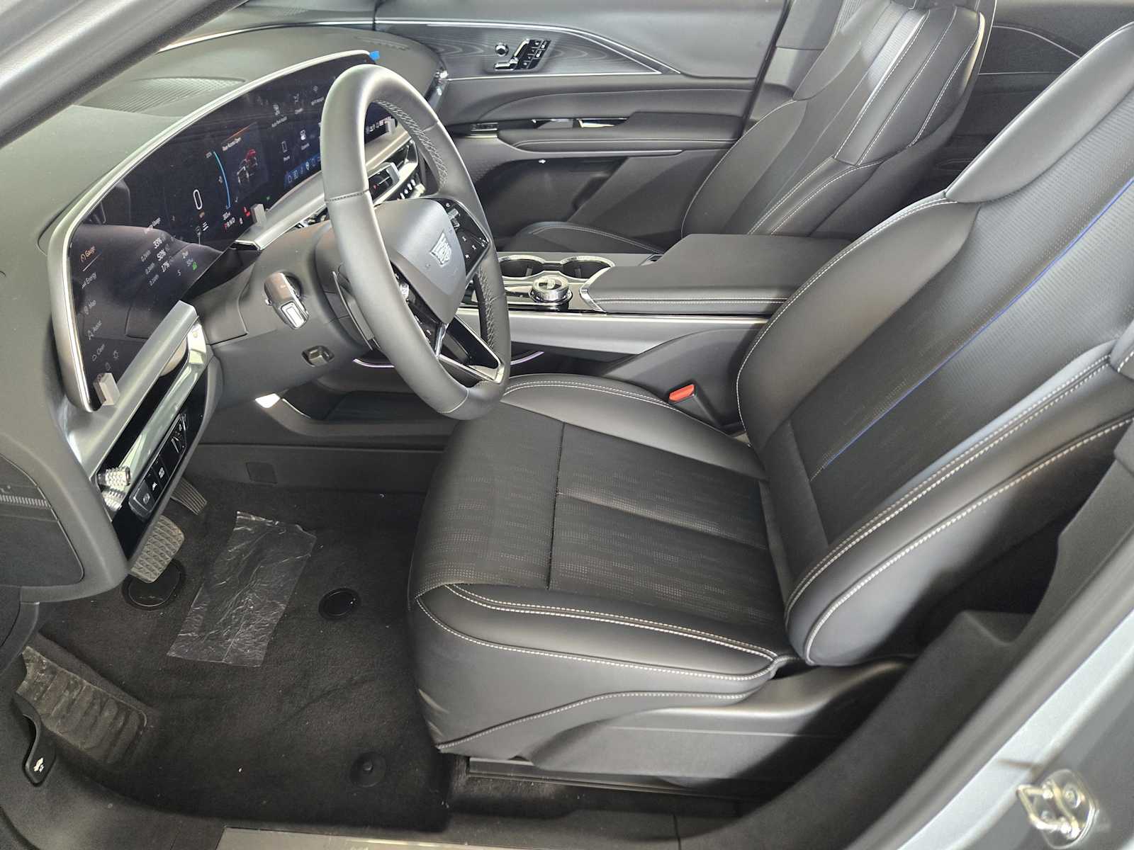 2025 Cadillac Lyriq Luxury photo 8