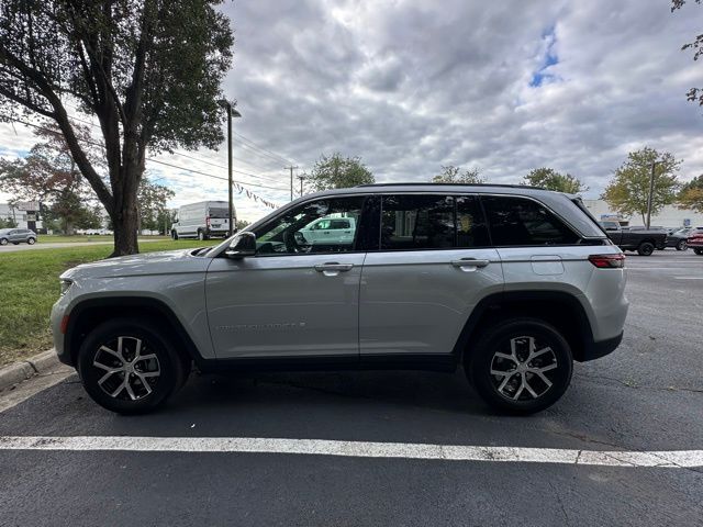 2025 Jeep Grand Cherokee Limited photo 3
