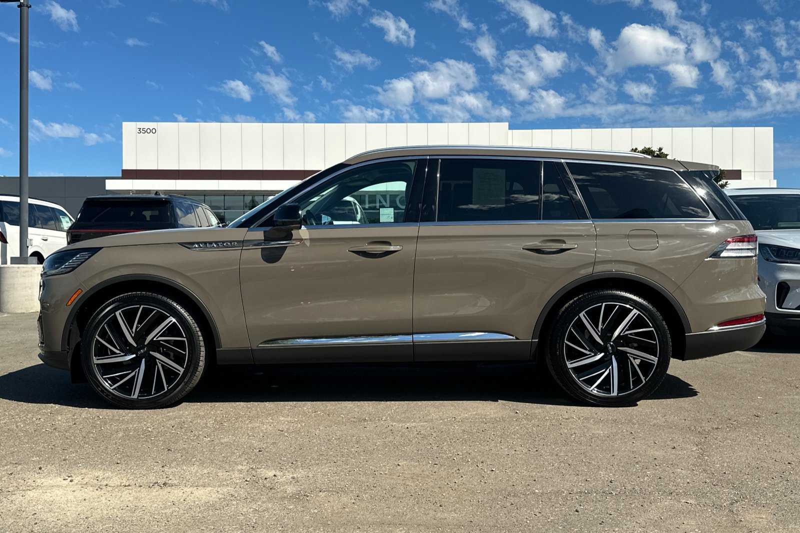 2025 Lincoln Aviator Reserve photo 6