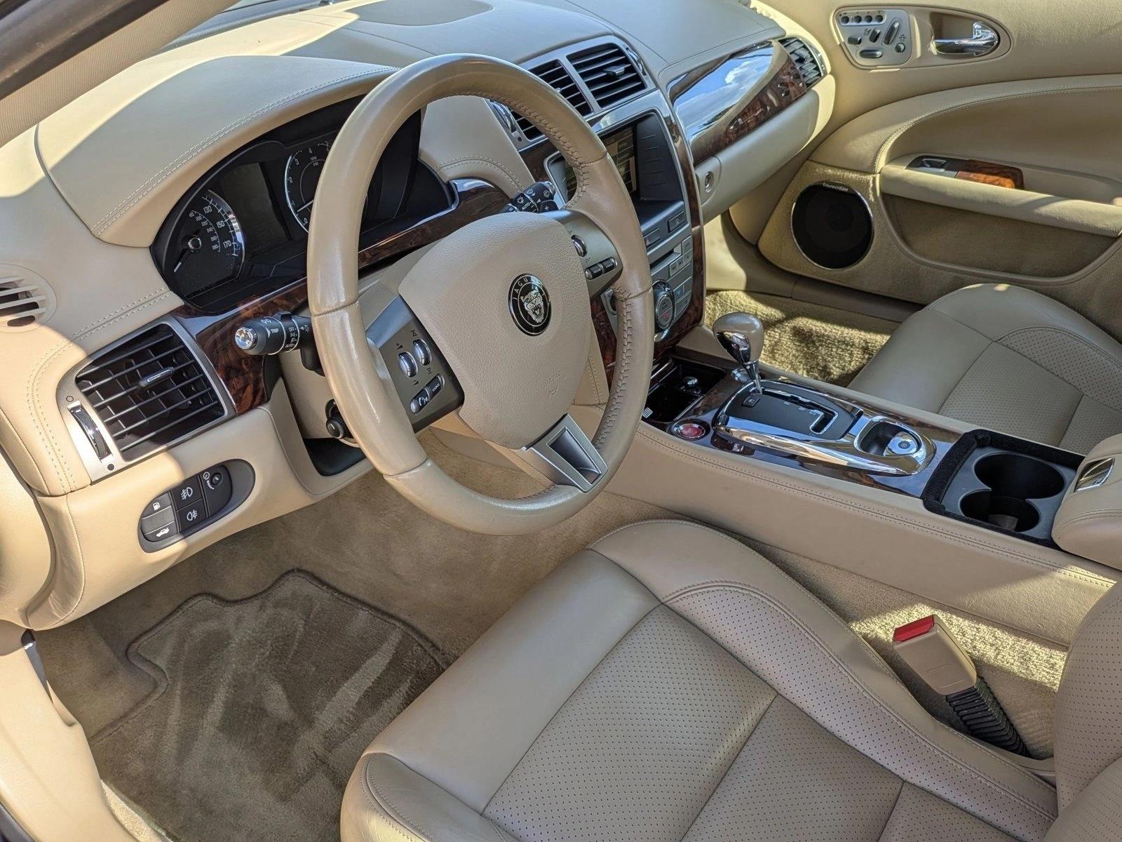 2009 Jaguar XK Base photo 10
