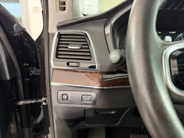 2016 Volvo XC90 T6 Momentum photo 44