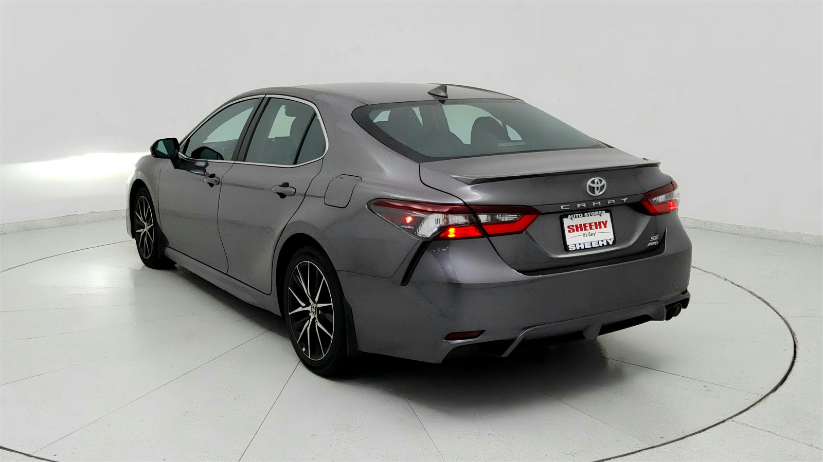 2022 Toyota Camry SE photo 5