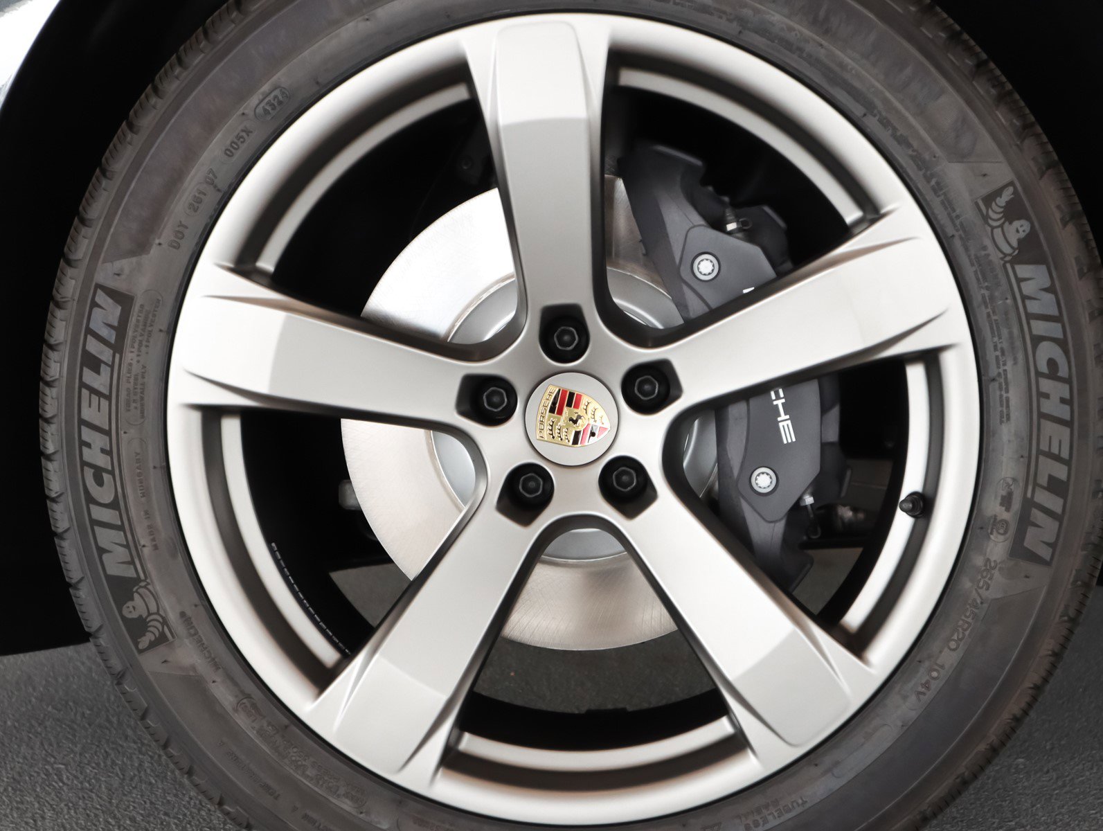 2025 Porsche Macan T photo 8