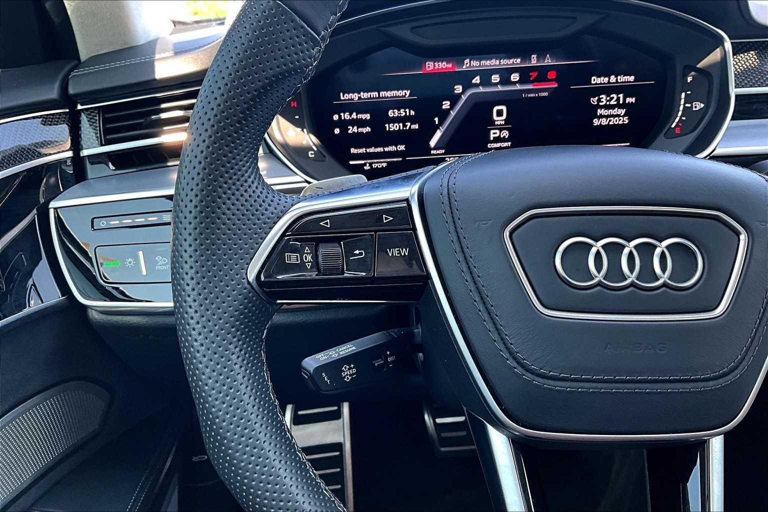 2022 Audi S8 Quattro photo 22