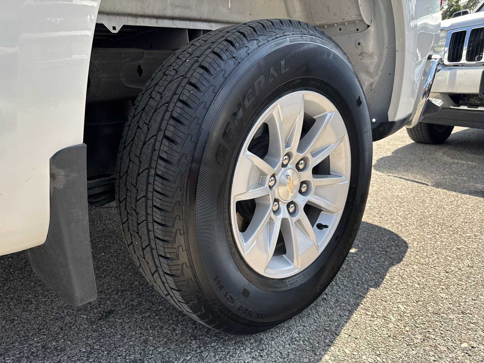 2024 Chevrolet Silverado 1500 LT photo 13