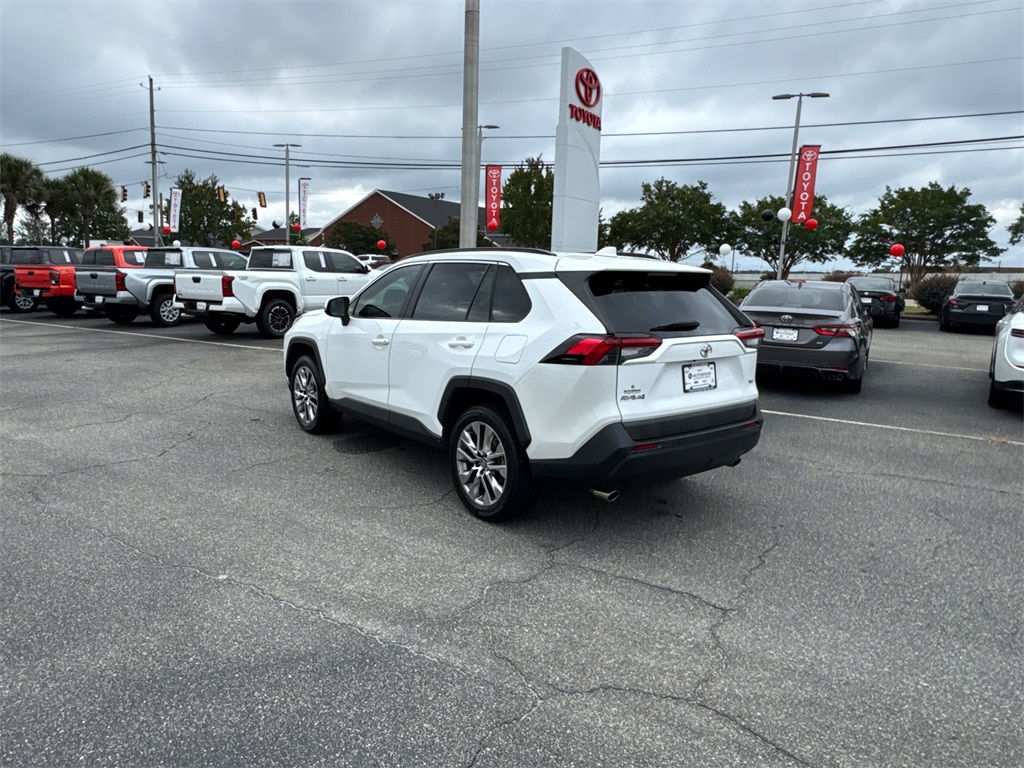 2019 Toyota RAV4 XLE Premium photo 5