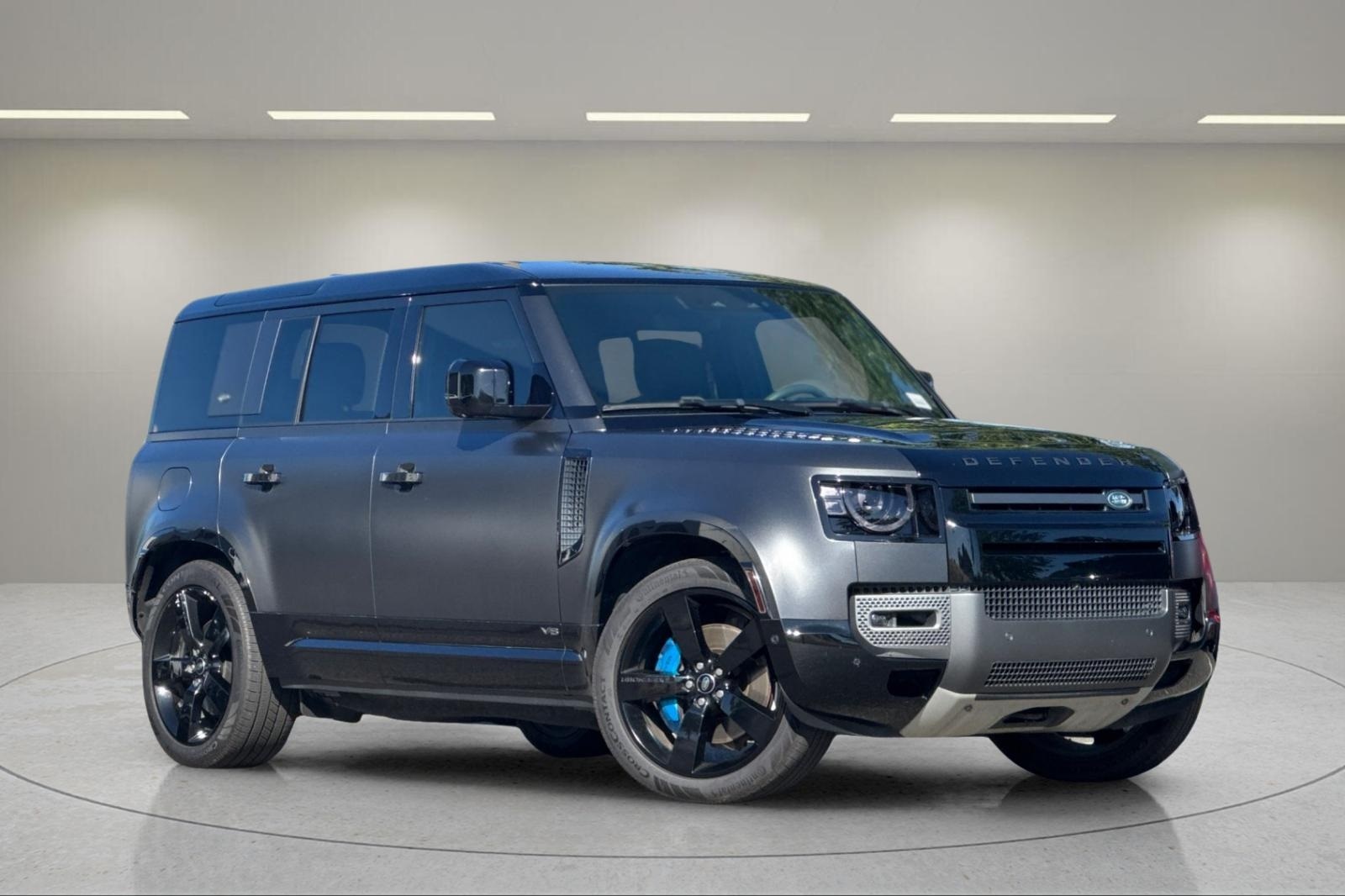 2022 Land Rover Defender Carpathian Edition's photo