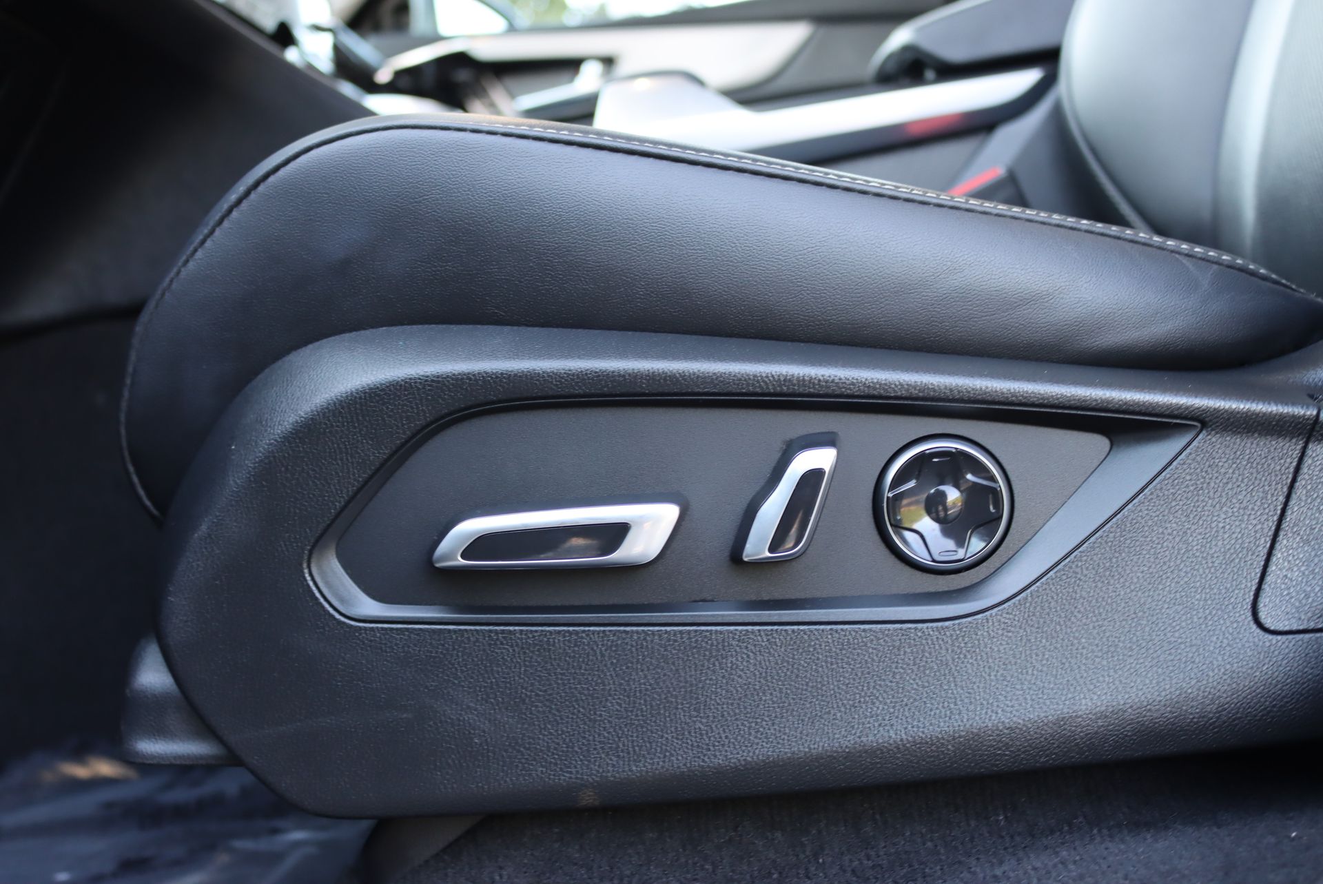 2023 Acura MDX Technology SH-AWD photo 18