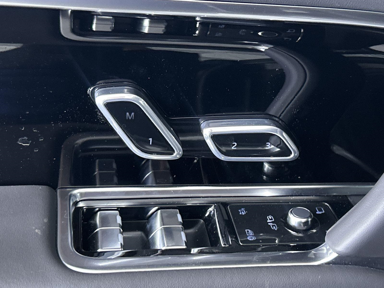 2025 Land Rover Range Rover SE photo 20