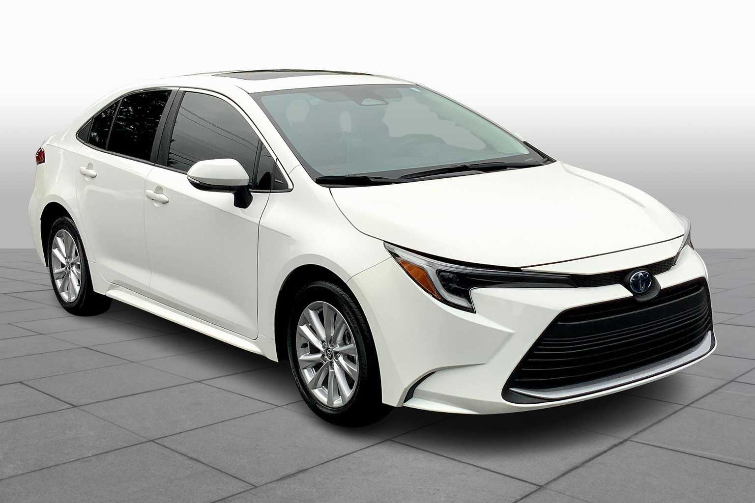 2025 Toyota Corolla Hybrid XLE photo 2
