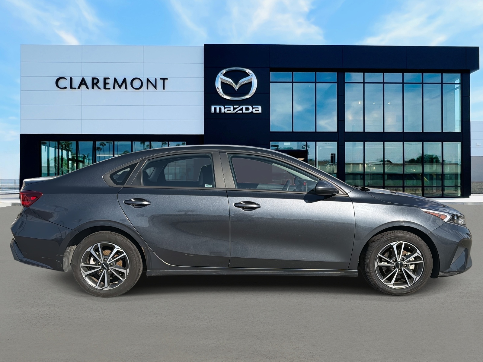 2023 Kia Forte LXS photo 3