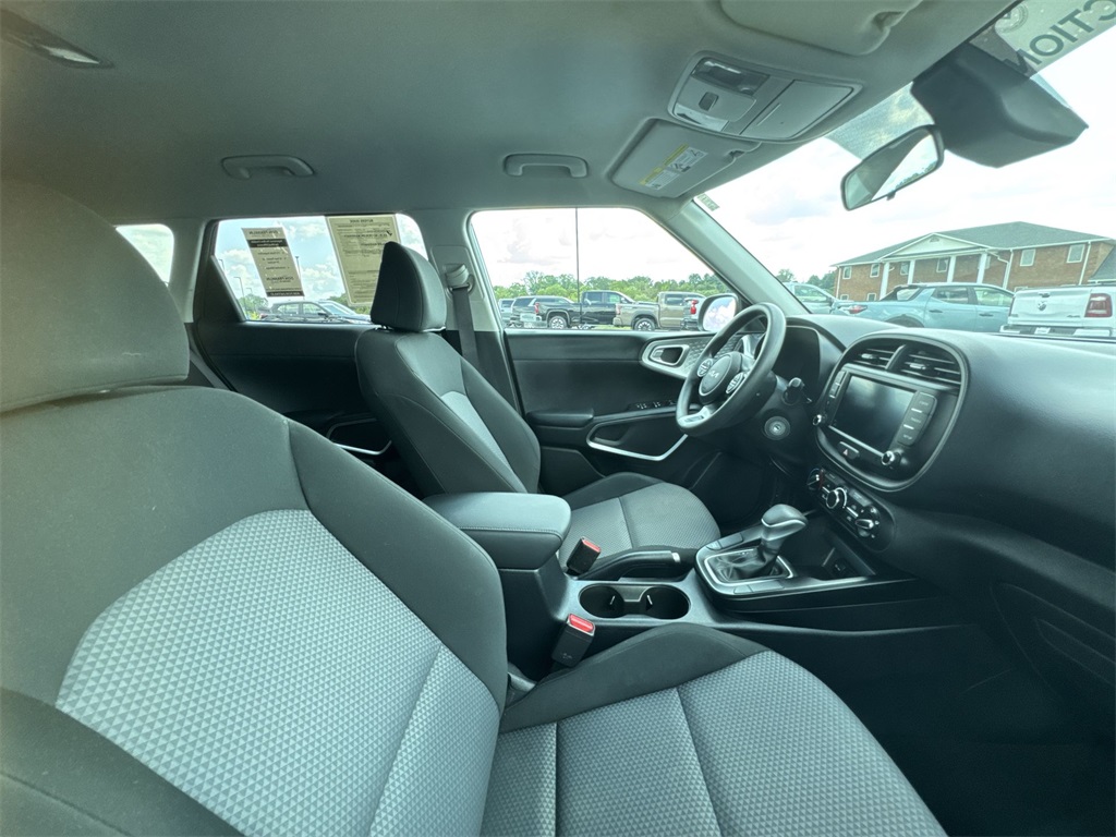 2025 Kia Soul LX photo 13