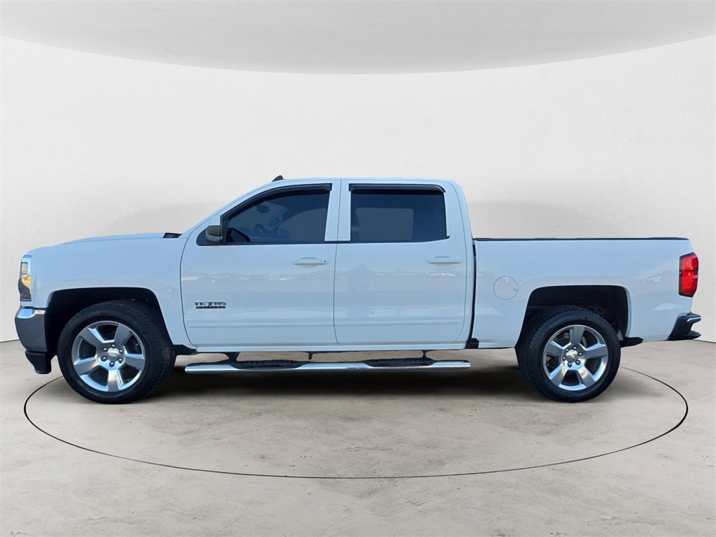 2017 Chevrolet Silverado 1500 LT photo 2