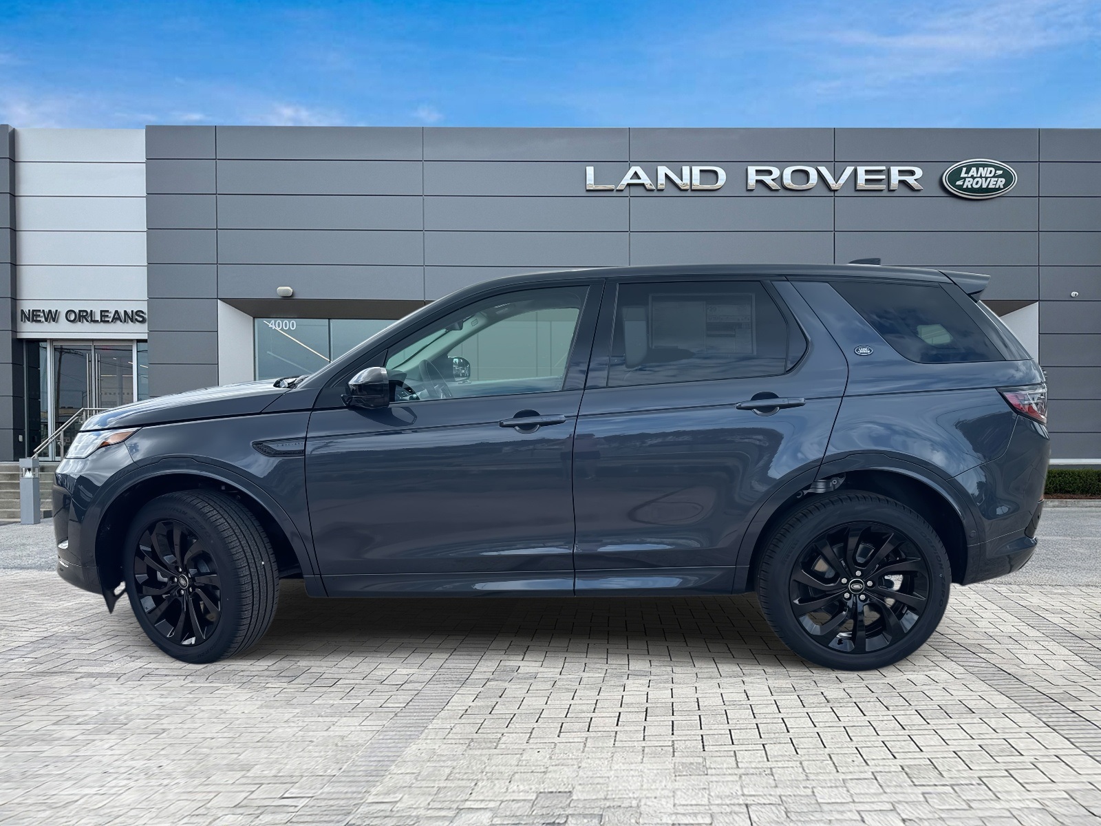 2025 Land Rover Discovery Sport S photo 2