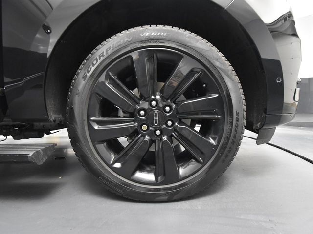 2024 Lincoln Navigator Reserve Luxury Monochromatic photo 11