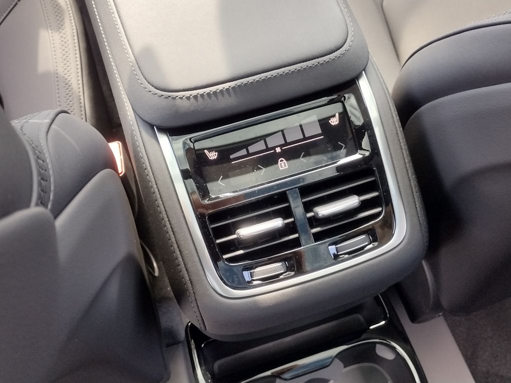 2026 VOLVO XC90 - Image 26