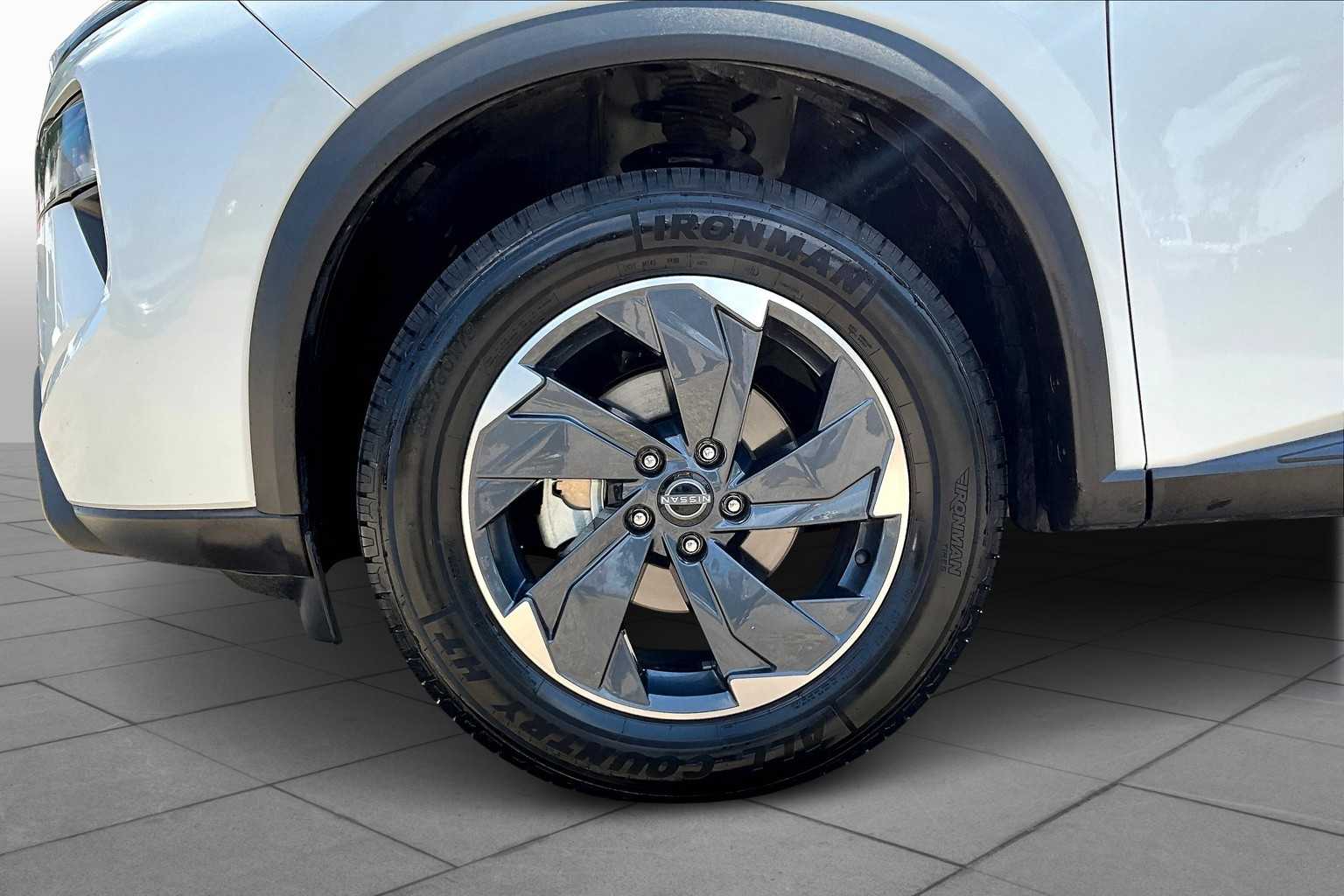 2024 Nissan Rogue SV photo 9