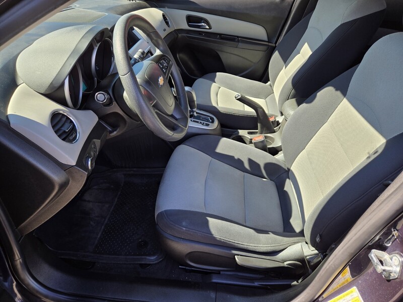 2016 Chevrolet Cruze LS photo 6