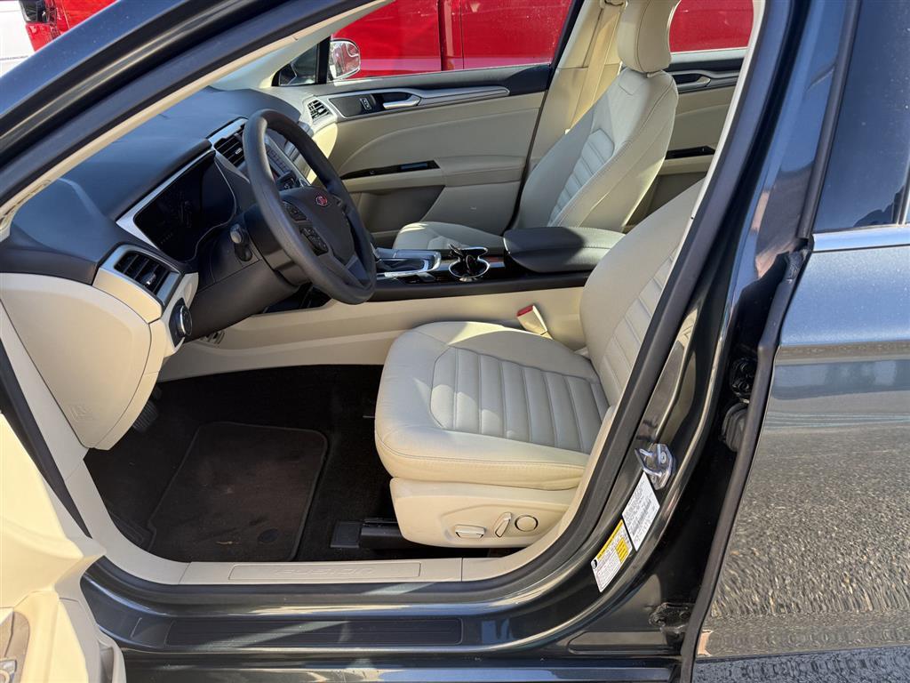 2015 Ford Fusion SE photo 8