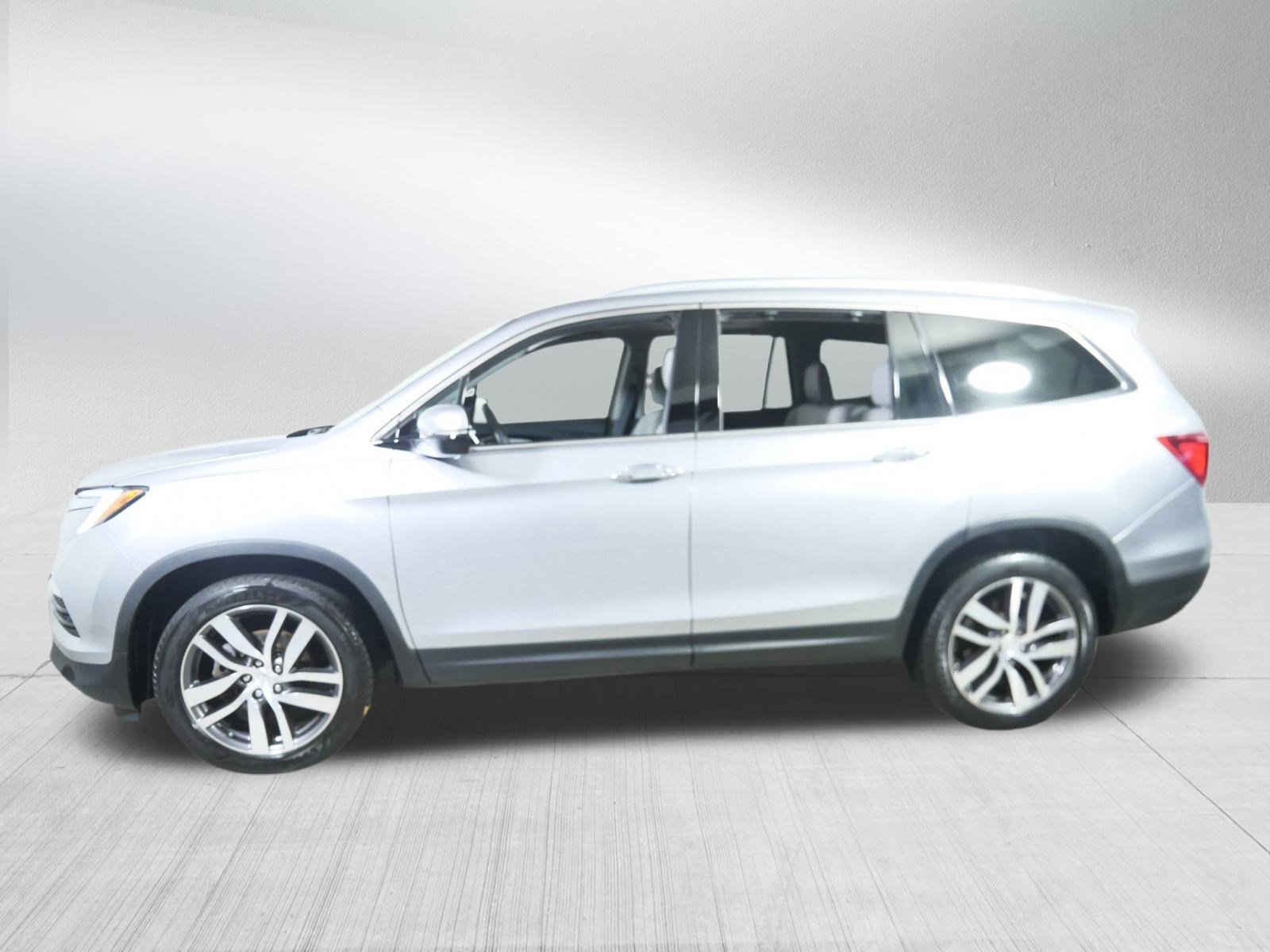 2016 Honda Pilot Touring photo 4