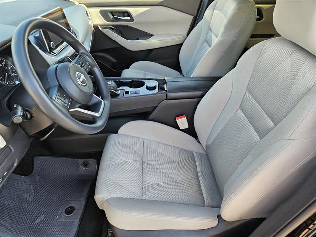 2024 Nissan Rogue SV photo 8