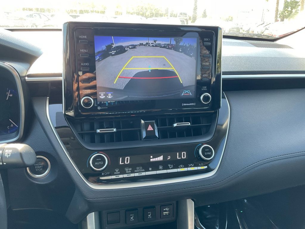2022 Toyota Corolla Cross XLE photo 16