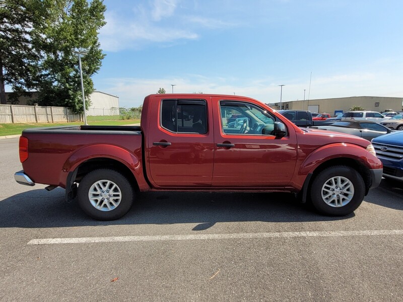 2019 Nissan Frontier Crew Cab SV photo 2