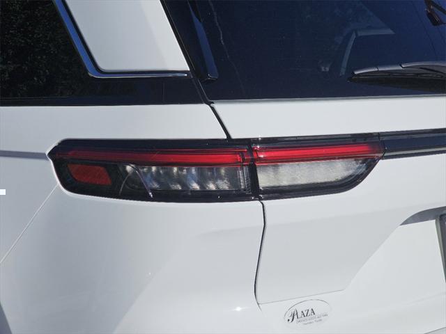 2025 Jeep Grand Cherokee Laredo X photo 3