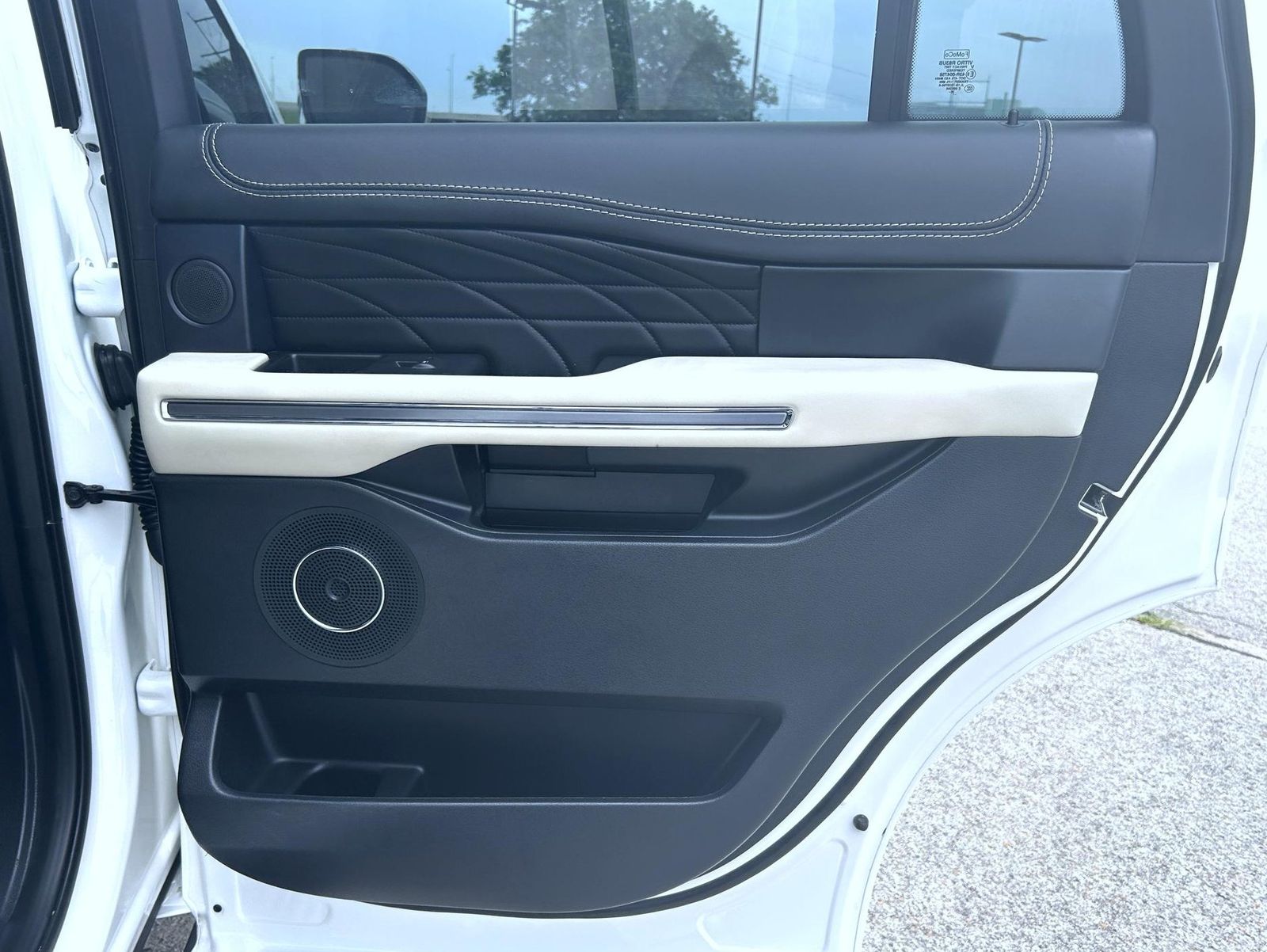 2021 Ford Expedition Platinum photo 17