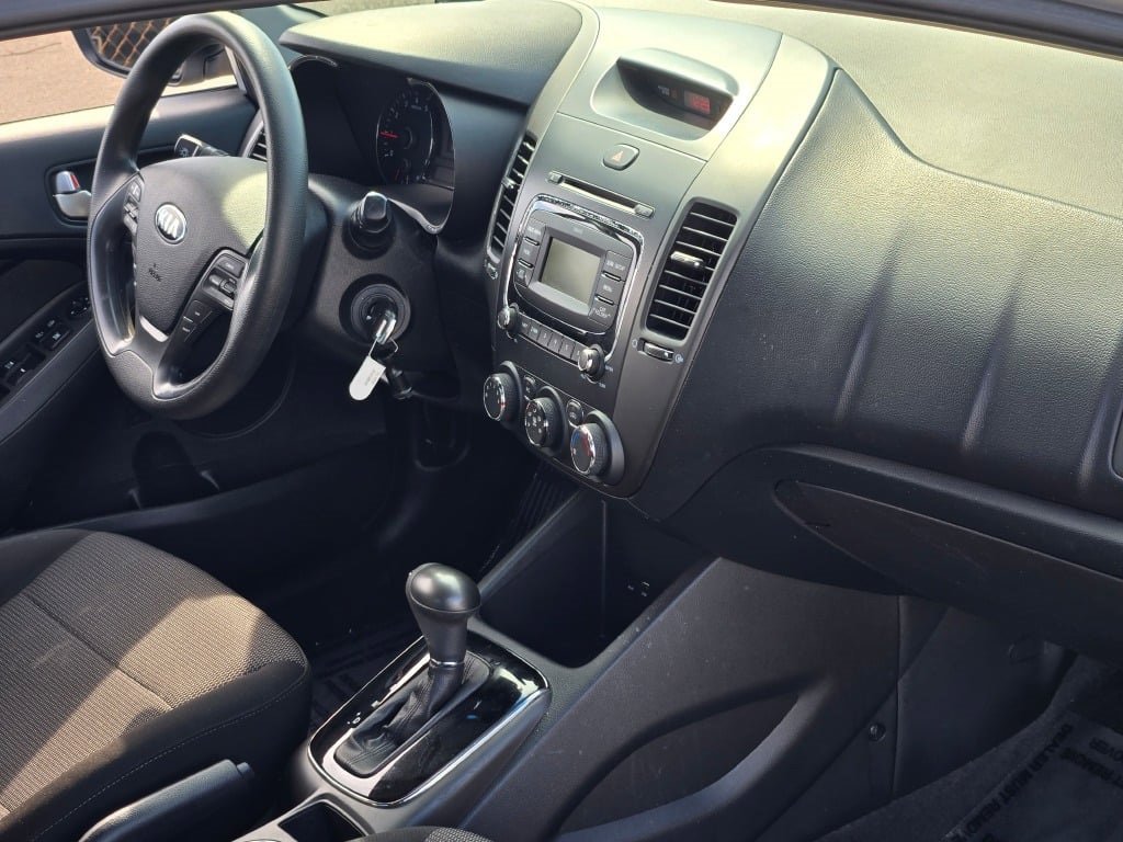 2018 Kia Forte LX Base photo 5