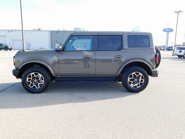2025 Ford Bronco Outer Banks photo 2