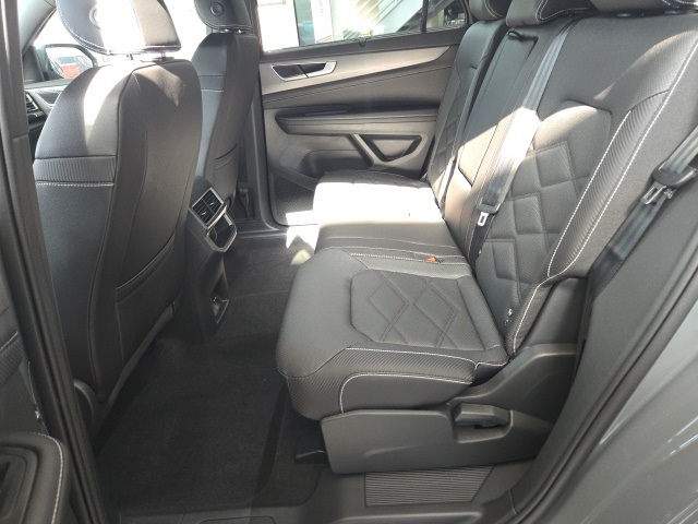 2025 Volkswagen Atlas Cross Sport SE Technology photo 16