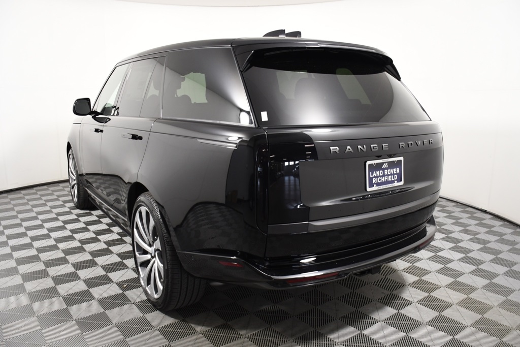 2025 Land Rover Range Rover SE photo 4