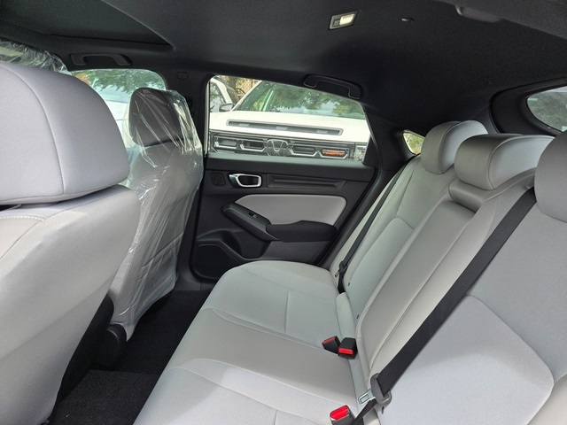 2025 Honda Civic Hatchback Sport - Photo 6