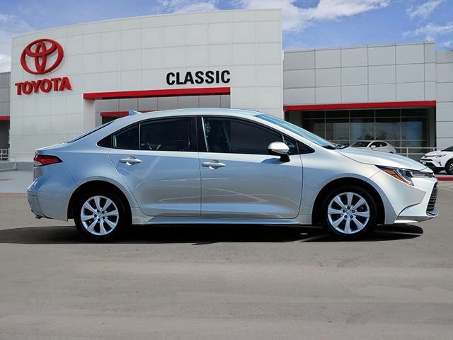 2024 Toyota Corolla LE photo 2