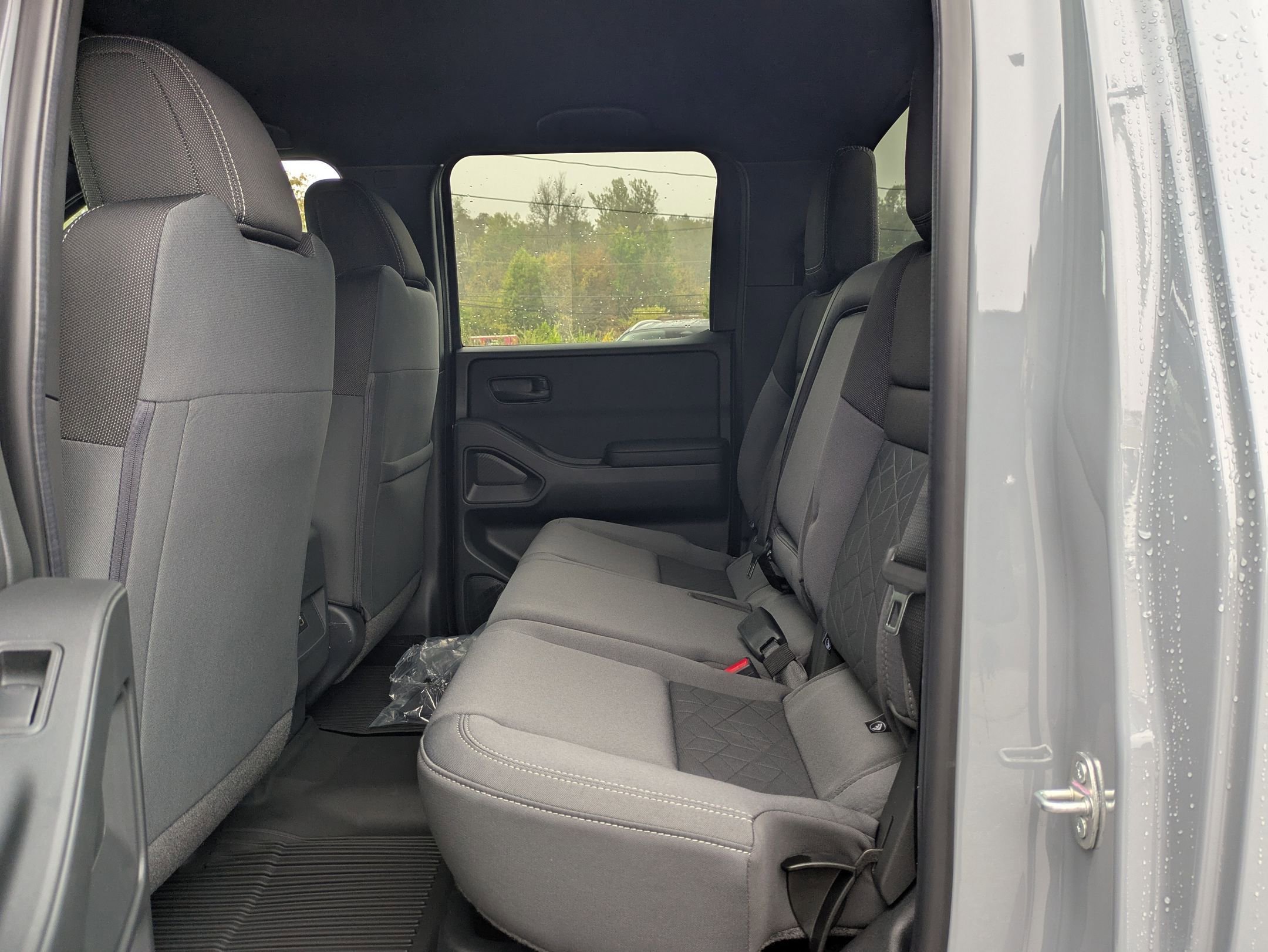 2026 Nissan Frontier Crew Cab SV photo 9