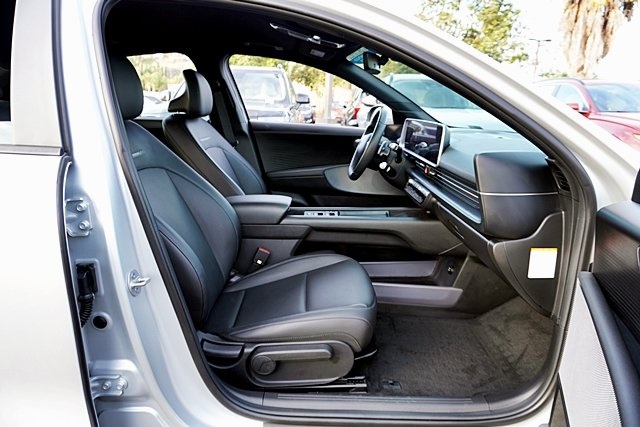 Used 2023 Gold Hyundai SEL image 10