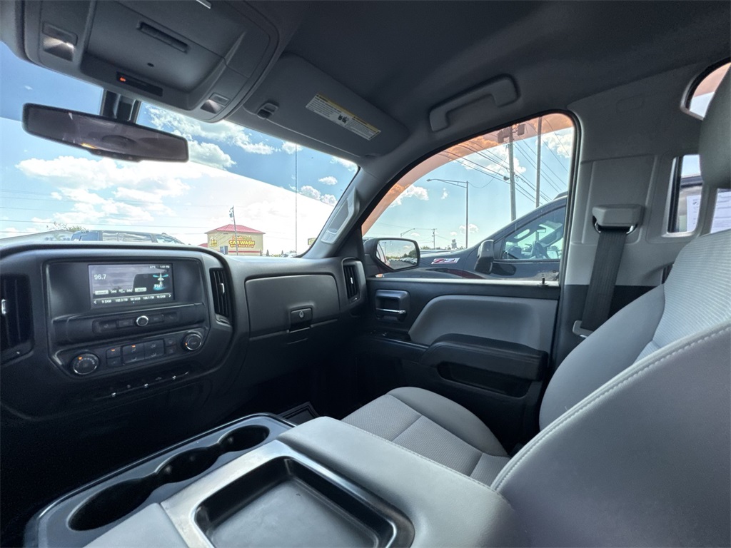 2018 Chevrolet Silverado 1500 Custom photo 11