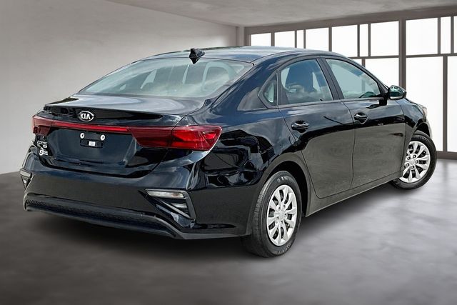 2021 Kia Forte FE photo 2