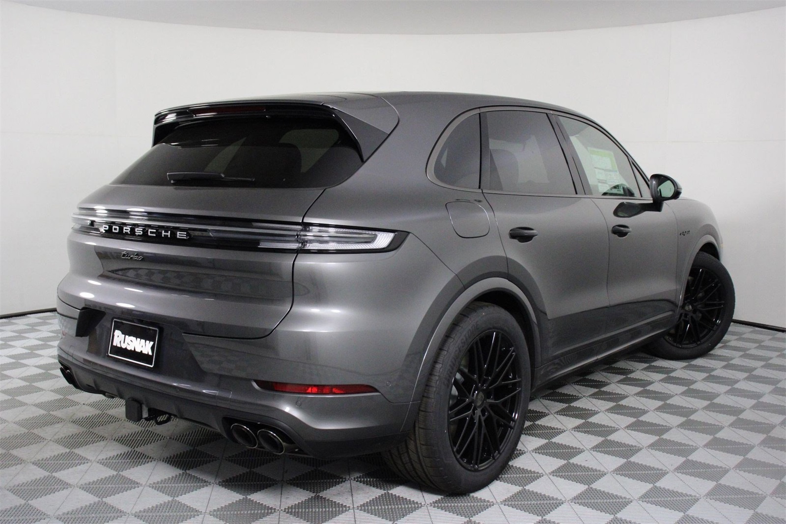 2025 Porsche Cayenne E-Hybrid Turbo photo 6