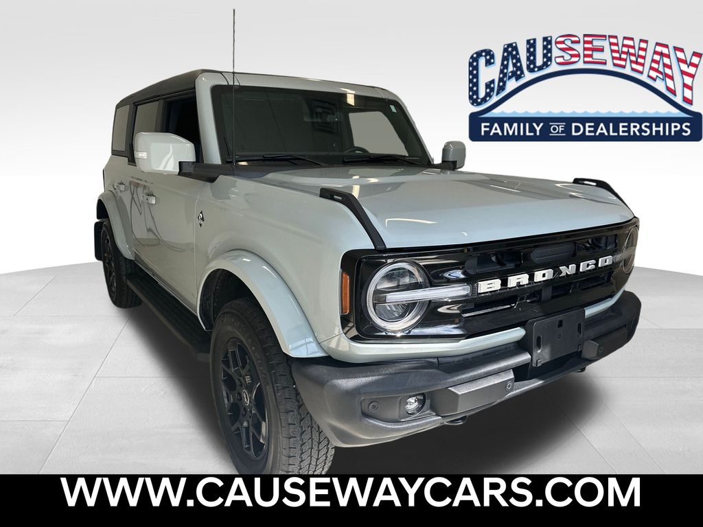 2022 Ford Bronco 4-Door Outer Banks's photo