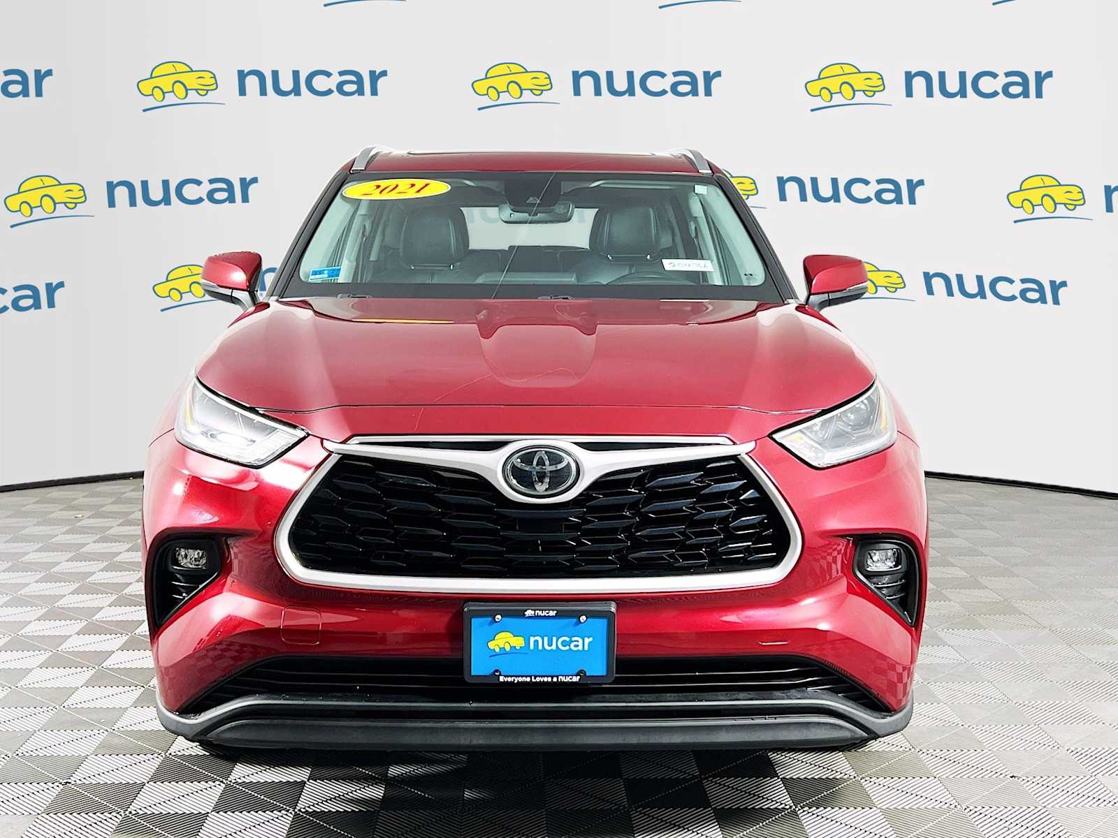 2021 Toyota Highlander XLE photo 2