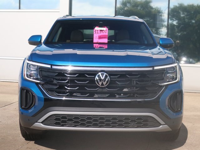 2024 Volkswagen Atlas Cross Sport SE Technology photo 2