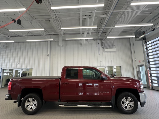 2016 Chevrolet Silverado 1500 LT photo 2