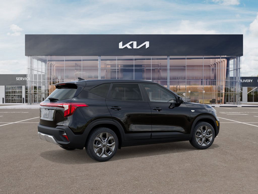 2026 Kia Seltos LX photo 4